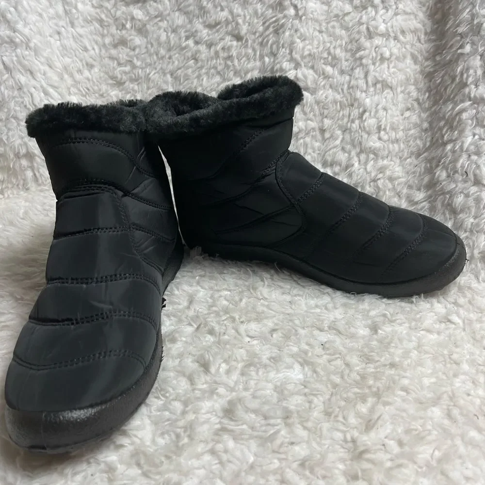 Black water proof slip on snow boots faux fur lining rubber soles EUR SZ40